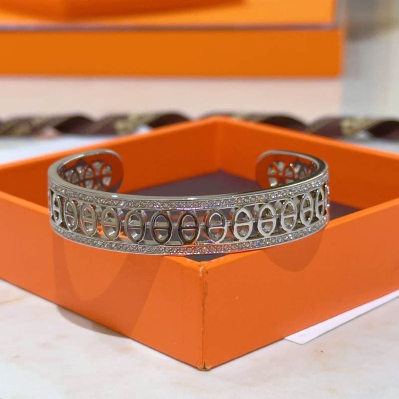 H**me5 bracelets